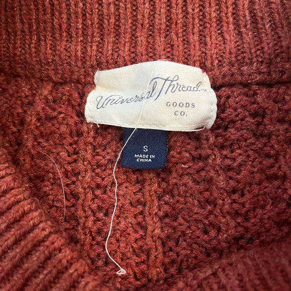 Universal Threads sweater - Picture 2 of 2